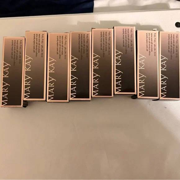 Mary Kay lipsticks tons of different colors! - Picture 1 of 6